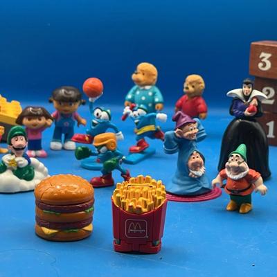 BN613 Figures, Various Basket Of Toys