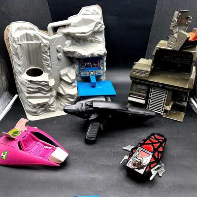 BN601 Variety Of Batman, Marvel, & Voltron Sets/Ships