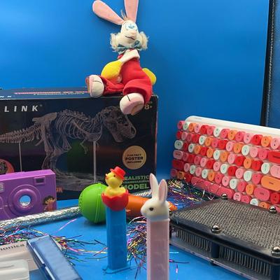 BN617 Pez Dispensers & Miscellaneous Toys