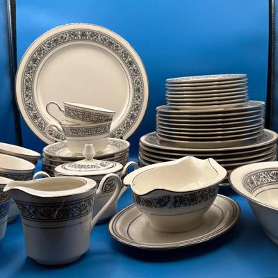 BN487 Noritake Ivory Prelude China For 8