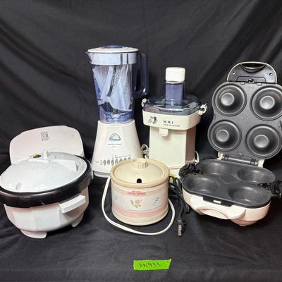 BN933 Various Kitchen Appliances 