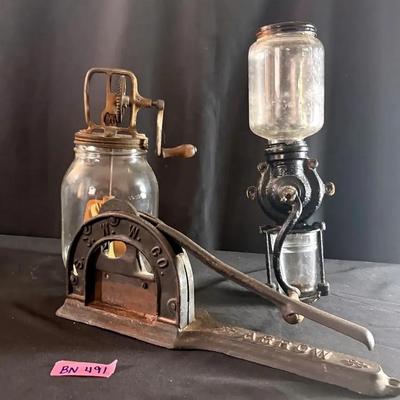 BN491 Antique kitchen - Slicer, Coffee Grinder, Mixer