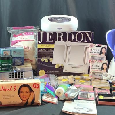 BN706 Jerdon Tri Fold Lighted Mirror And More