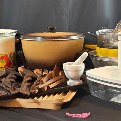 BN483 Vintage & New Kitchen Appliances 