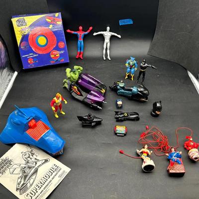 BN622 Variety Of Superhero Characters & Toys!!