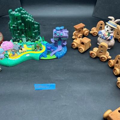 BN623 Vintage Polly Pocket Wizard of Oz & Tree House Playset