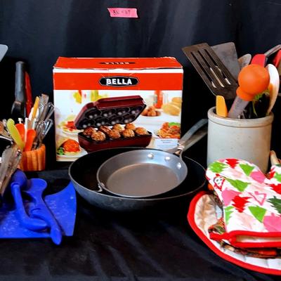 BN457 Meatball Maker, Kitchen Gadgets And Linens