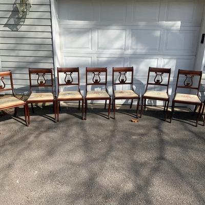 8 Dining room chairs
Decorative pad. Joints need glue and screws
35in H, seat 17.5x16.5