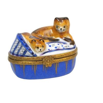 Sale Photo Thumbnail #35: LIMOGES PEINT MAIN CAT TRINKET BOX