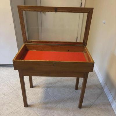 Sale Photo Thumbnail #10: Display case