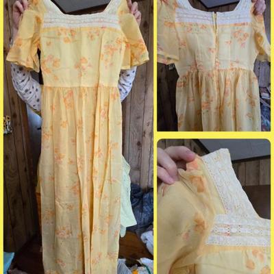 Small vintage dress. 70s