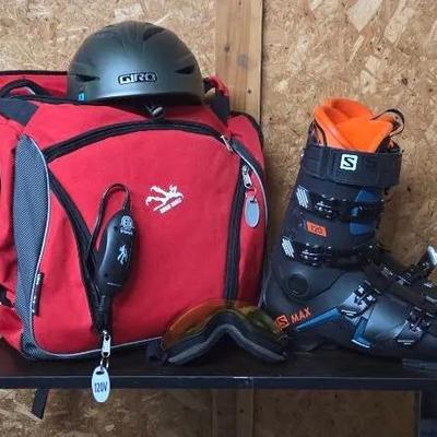 Salomon Men's Ski Boots, Giro Helmet, Goggles and Heated Boot Bag