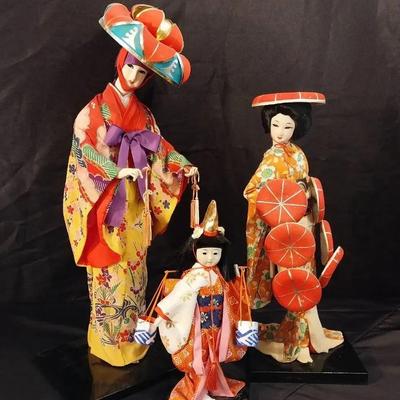 ST202 - Three Showa Period Japanese Geisha Dolls