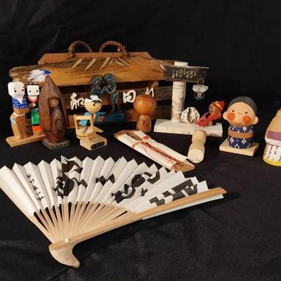 ST207 - Vintage Japanese Wooden Souvenir figures