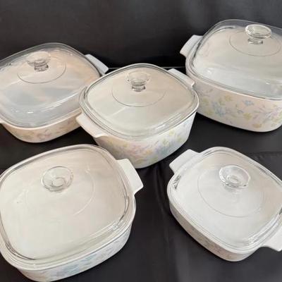 ST504 - Set of vintage CorningWare Floral Bouquet Casserole dishes with glass lids.
