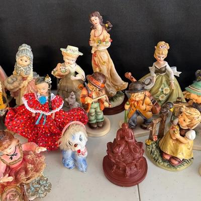 ST500 - Figurines Misc Group 