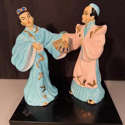 ST309 -  2 Japanese Figurines