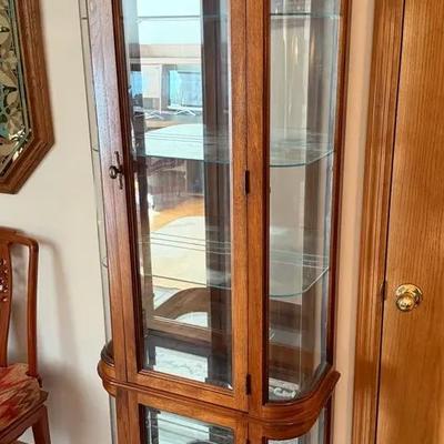 ST320 - Curio Cabinet