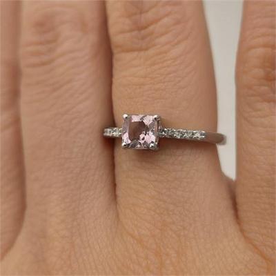 Lot 005   
18K White Gold Morganite & Diamond Ring