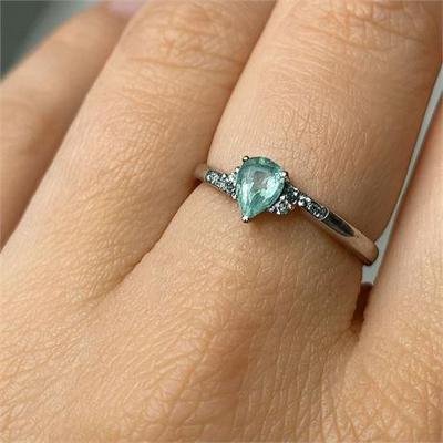 Lot 007  
18K White Gold Aquamarine & Diamond Ring