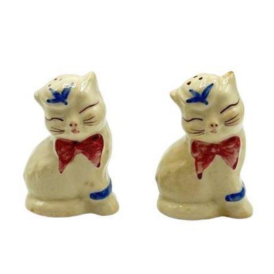 Lot 654  
Shawnee Robert Ganz, Puss 'n Boots Ceramic Salt and Pepper Shakers