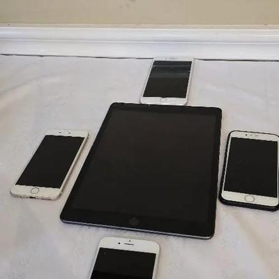 Assortment Of Apple Electronics 