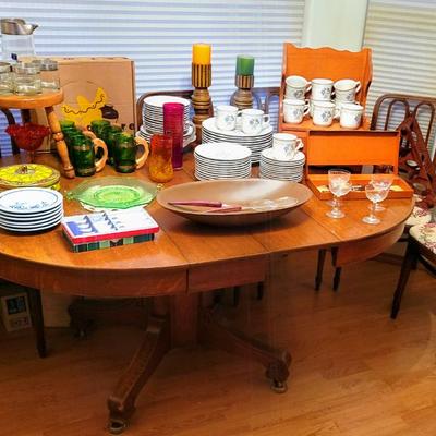 Beautiful Dining Set- Table with 6 Chairs 