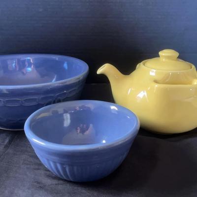 Bacharach Ceramic Teapot & 2 Blue Bowls