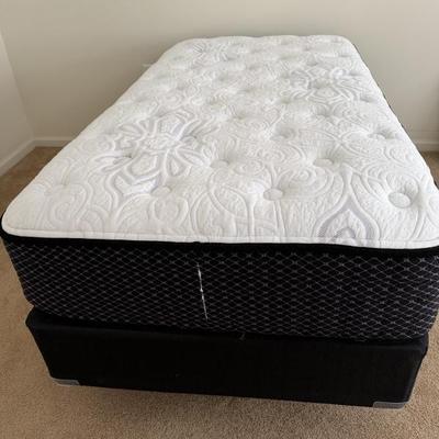 Sale Photo Thumbnail #67