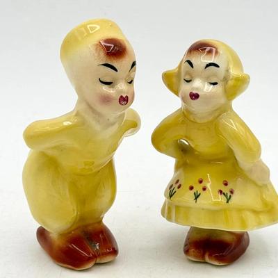 (2) MCM Kissing Figurines