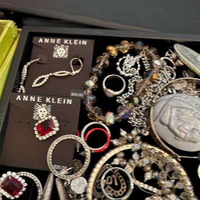 Sale Photo Thumbnail #154