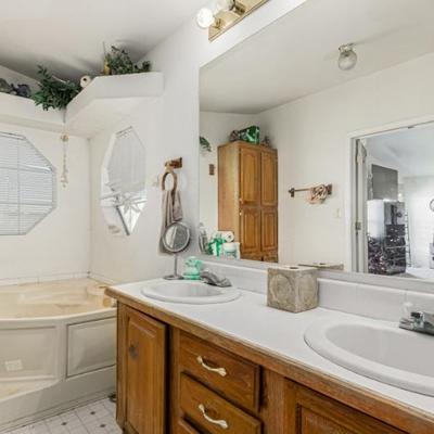 Sale Photo Thumbnail #35