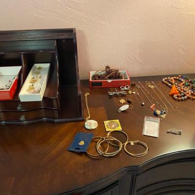 Sale Photo Thumbnail #11