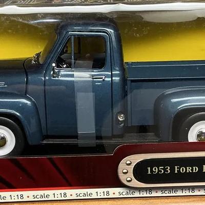 1953 Ford F-100 Pick Up 1:18 Scale Die Cast