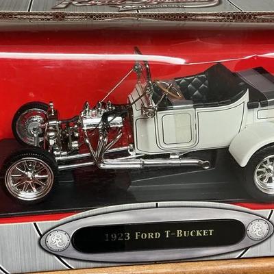 1923 Ford T-bucket 1:18 Scale Die Cast