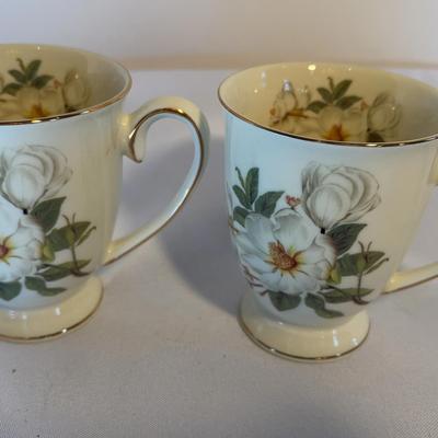 Two Floral Coffee Mugs By Collezione Virtue Comforto