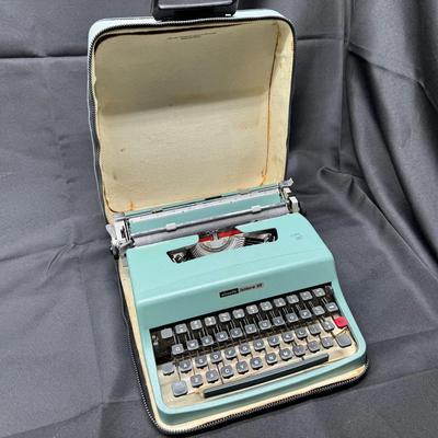 Olivetti Lettera 32 Portable Typewriter with Carrying Case | Classic Mid-Century Design