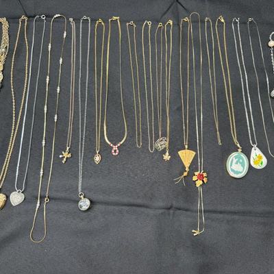 Costume Jewelry Necklaces | Assorted Chains, Lockets, Pendants & Charms | Large Mixed Lot