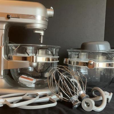 Kitchen Aid Silver Pro 600 Design Mixer W/Extra Bowl & Extra Accessories 