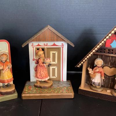 ANRI Figurines W/Backdrops