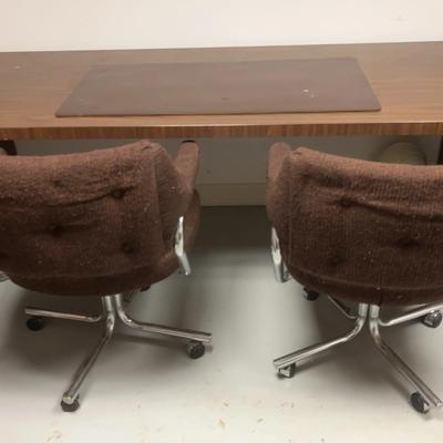 Parsons Table/Desk W/ 2 Chairs On Wheels 
