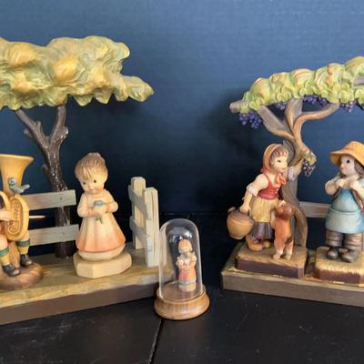 2 ANRI Scenes W/4 Figurines