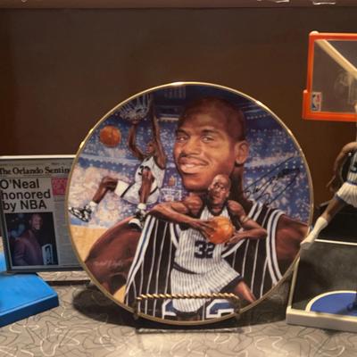 Shaquille O’Neal Dunking Figures & Commemorative Plate