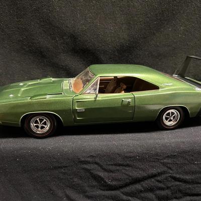 ERTL 1:18 1969 Dodge Charger “Daytona” HEMI Diecast – Metallic Green