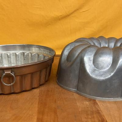 Antique fluted copper gelatin or cake mold & a vintage aluminum fluted Bundt cake pan