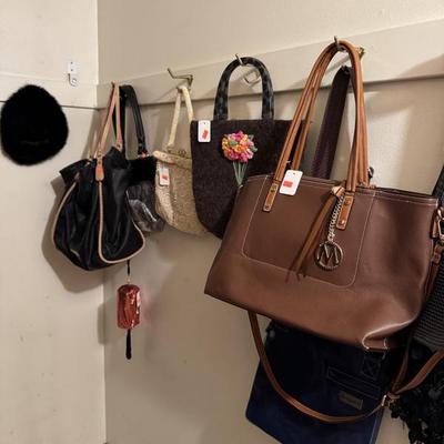 Sale Photo Thumbnail #95: Purses & bags
