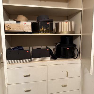 Sale Photo Thumbnail #91: Vintage hats with boxes