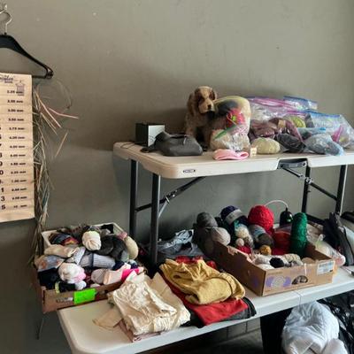 Sale Photo Thumbnail #75: Yarn, knitting needes