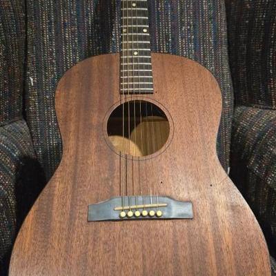 Lightweight Acoustic Guitar 