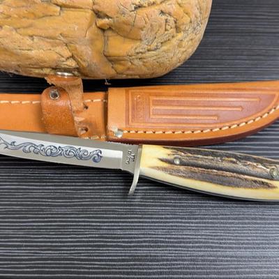 This is a Case XX P172 Buffalo Fixed Blade Hunter, featuring a finely etched “CASE XX – BUFFALO